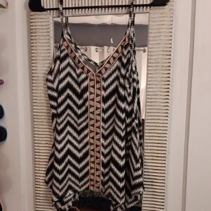 Mason & Mackenzie Black and White Zigzag Cami